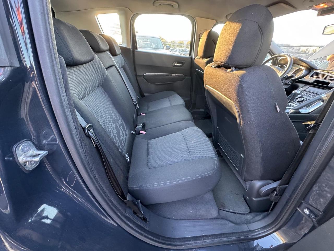 Peugeot 3008 1.6 HDi 115CV Business cambio automatico
