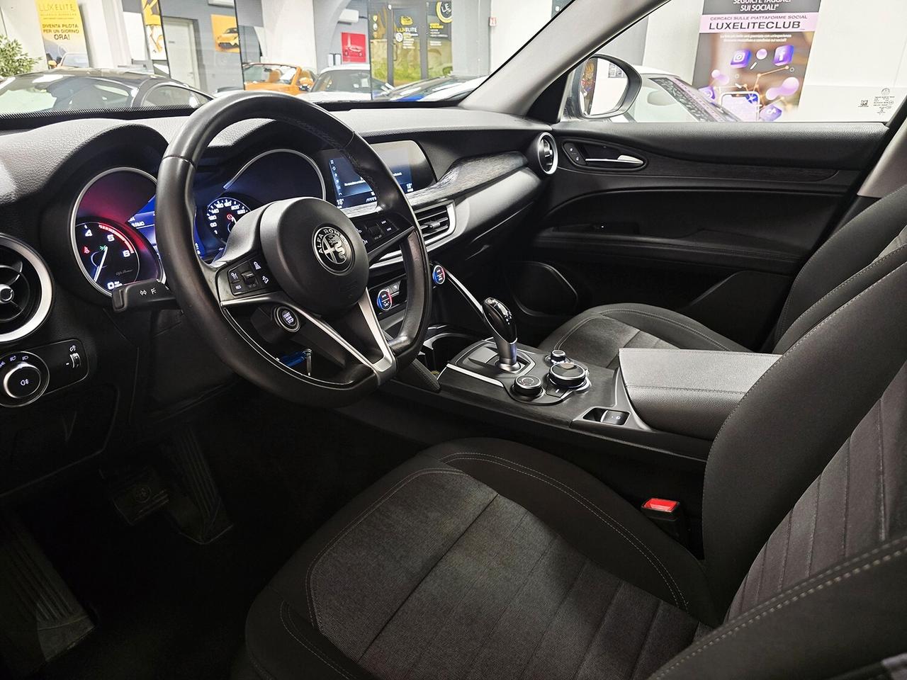 Alfa Romeo Stelvio 2.2T EXECUTIVE Q4 190CV 4X4_KEYLESS_SERVICE BOOK