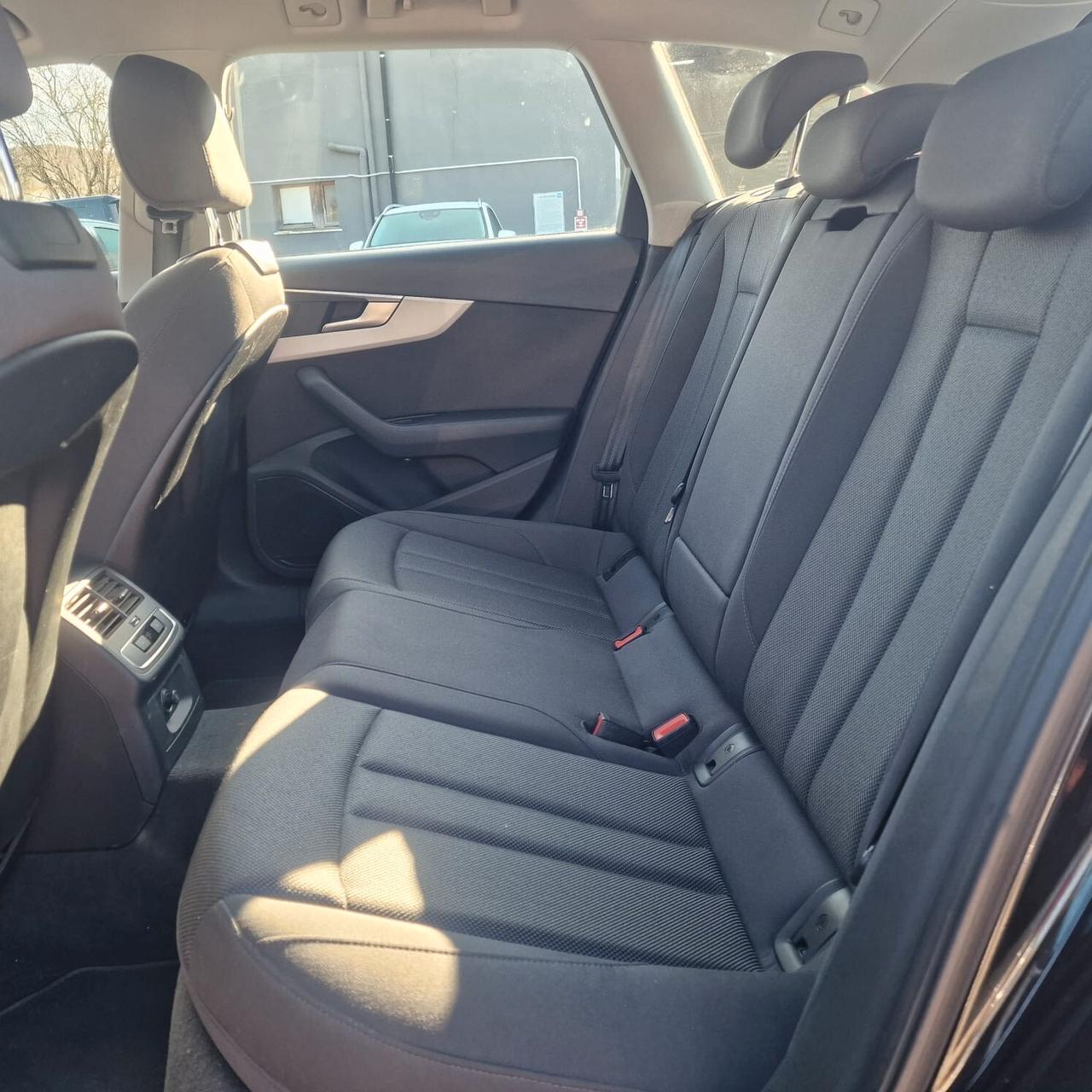 Audi A4 Avant 40 TDI quattro S tronic Business