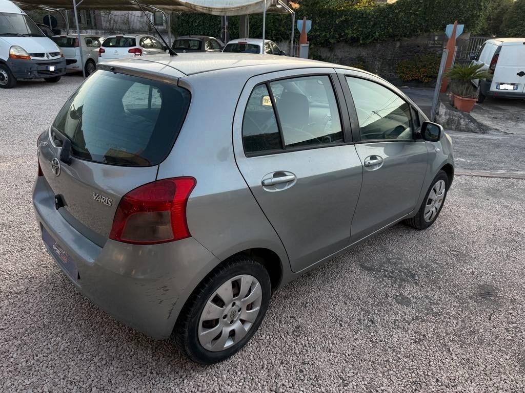 Toyota Yaris 1.0 5 porte Sol