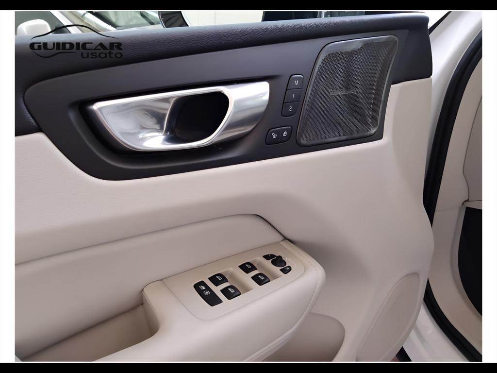 VOLVO XC60 II 2022 - XC60 2.0 t6 recharge phev obc 6,4kW Ultimate Dark awd auto