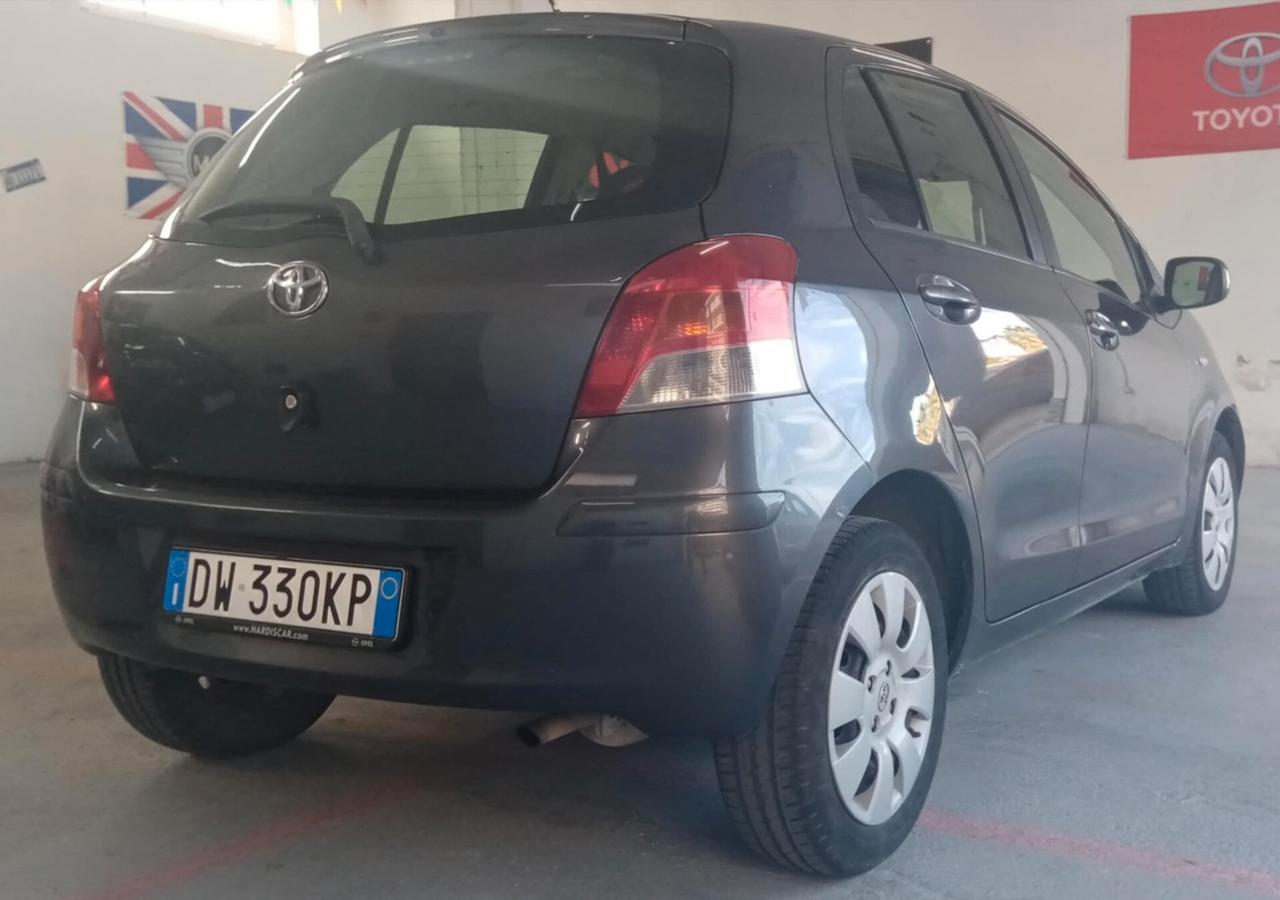 Toyota Yaris 1.0 5 porte