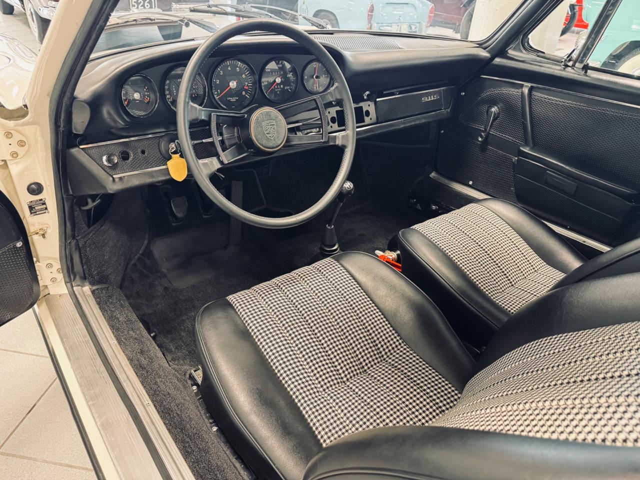 Porsche 911 2.0S SWB Coupe