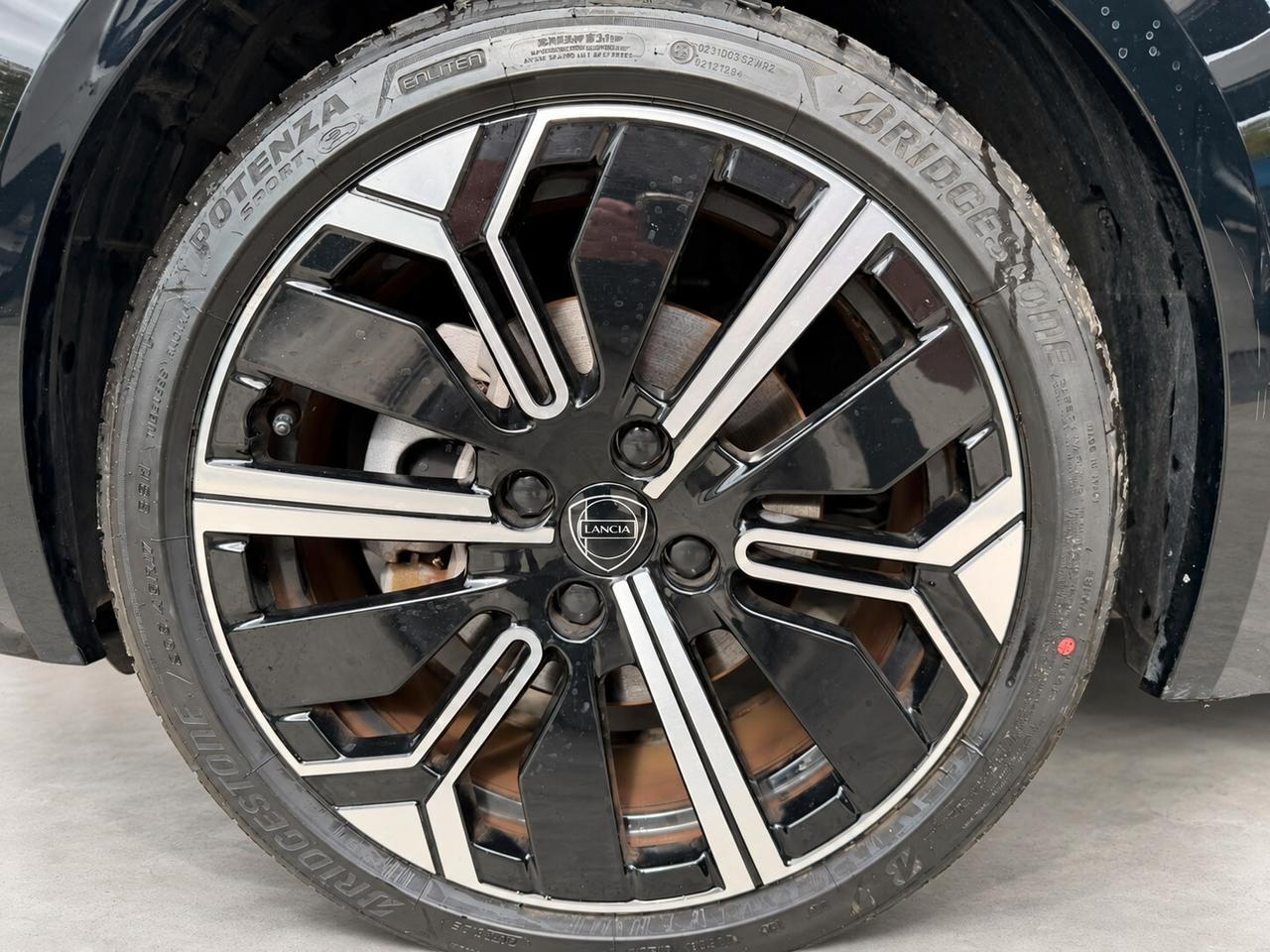 Lancia Ypsilon Hybrid e-DCT LX