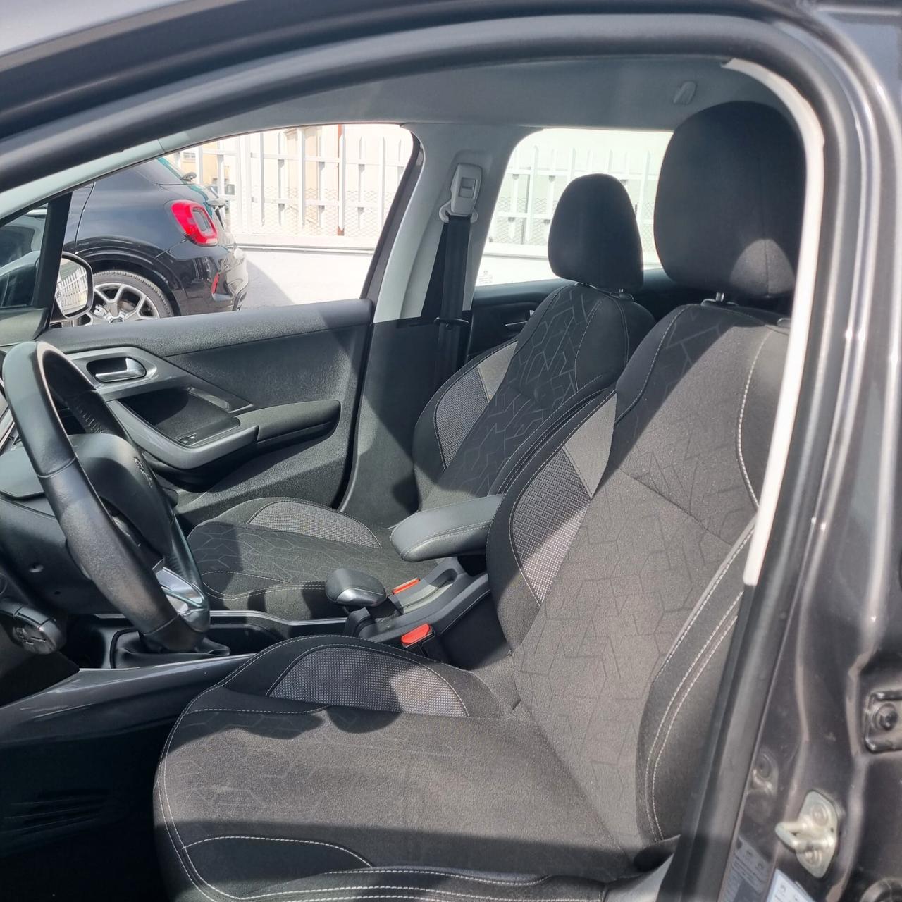 Peugeot 2008 BlueHDi 100 S&S Black Matt
