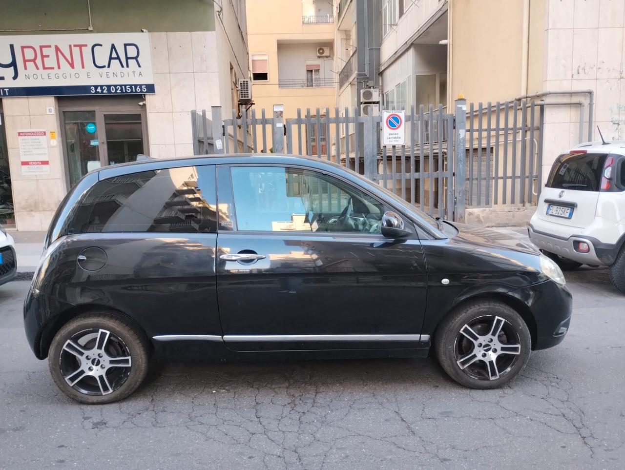 Lancia Ypsilon 1.3 MJT 75 CV Diva