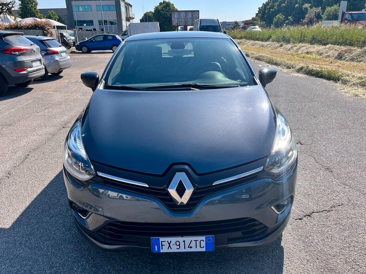 Renault Clio TCe 12V 90 CV 5 porte Moschino Zen