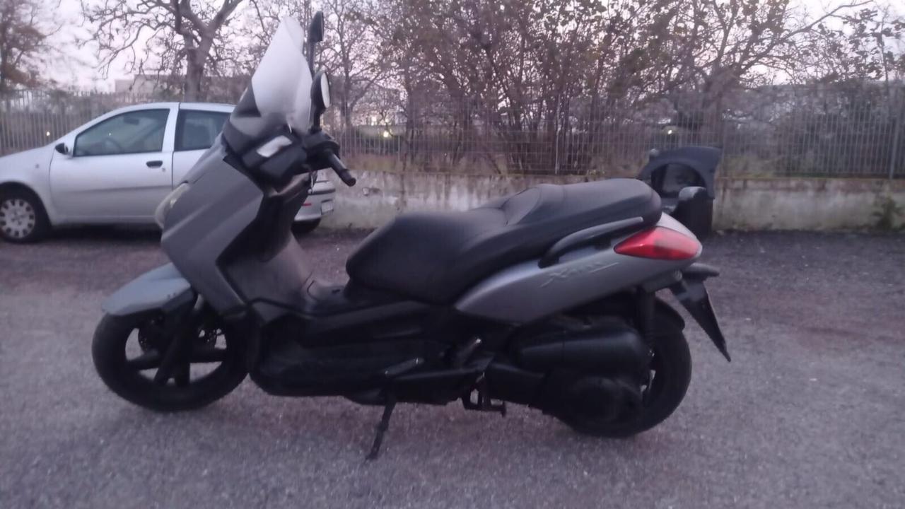 Yamaha X-Max 250