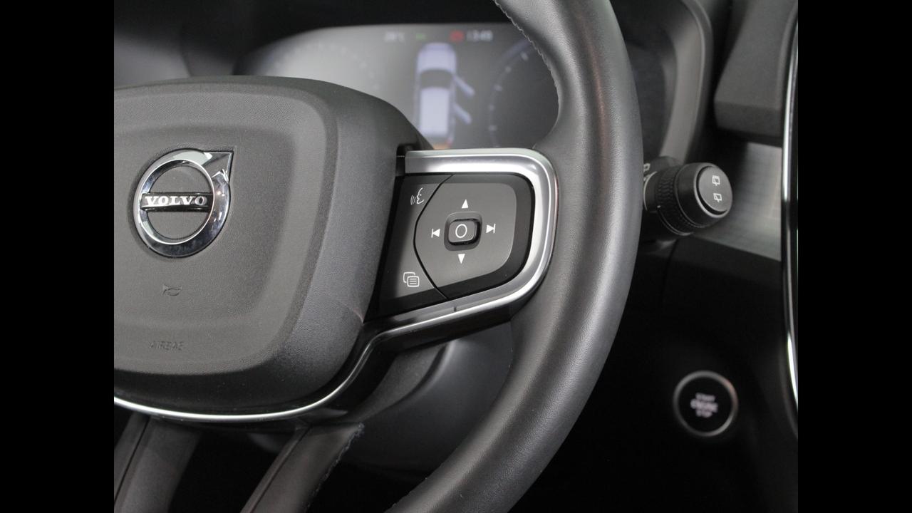 VOLVO XC40 - XC40 1.5 t2 Momentum Pro auto my21