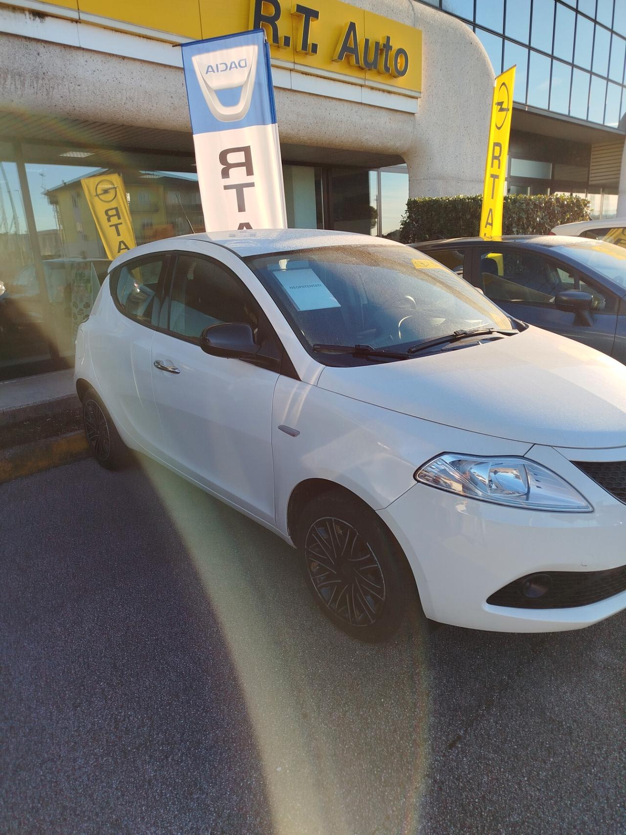 Lancia Ypsilon 1.2 69 CV 5 porte S&S Gold