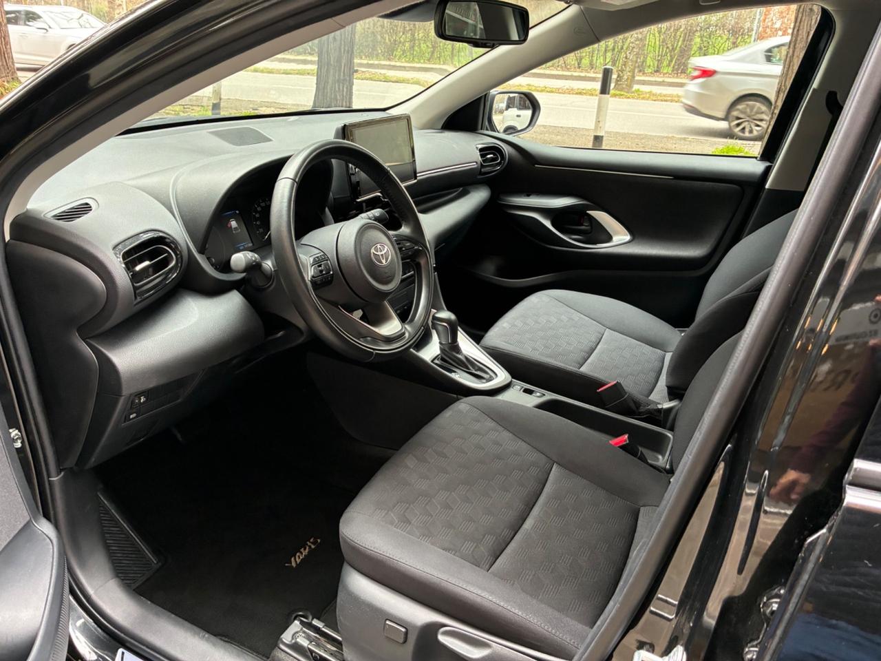 Toyota Yaris 1.5 Hybrid 115cv business pack