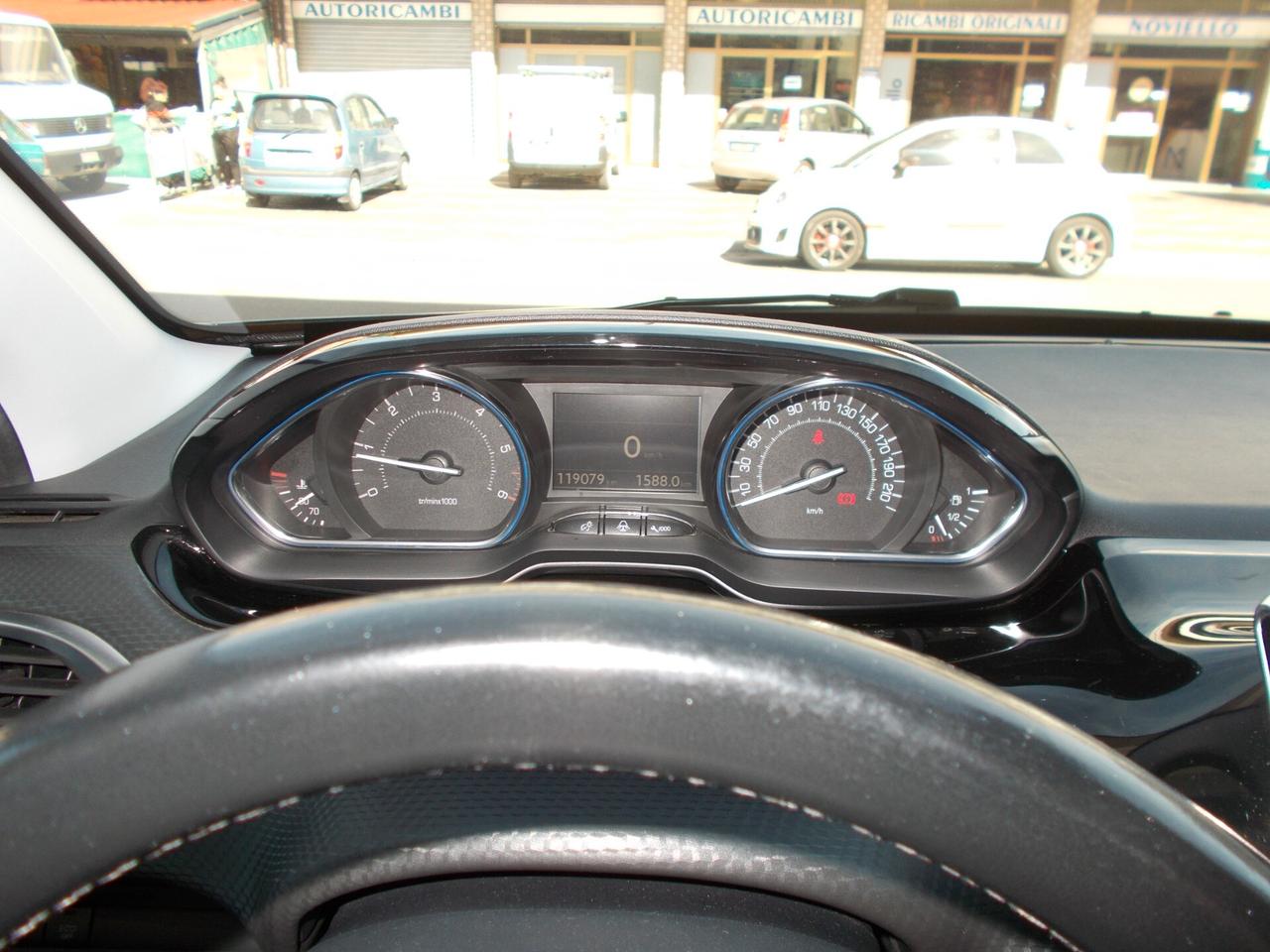 Peugeot 2008 BlueHDi 100 S&S Allure