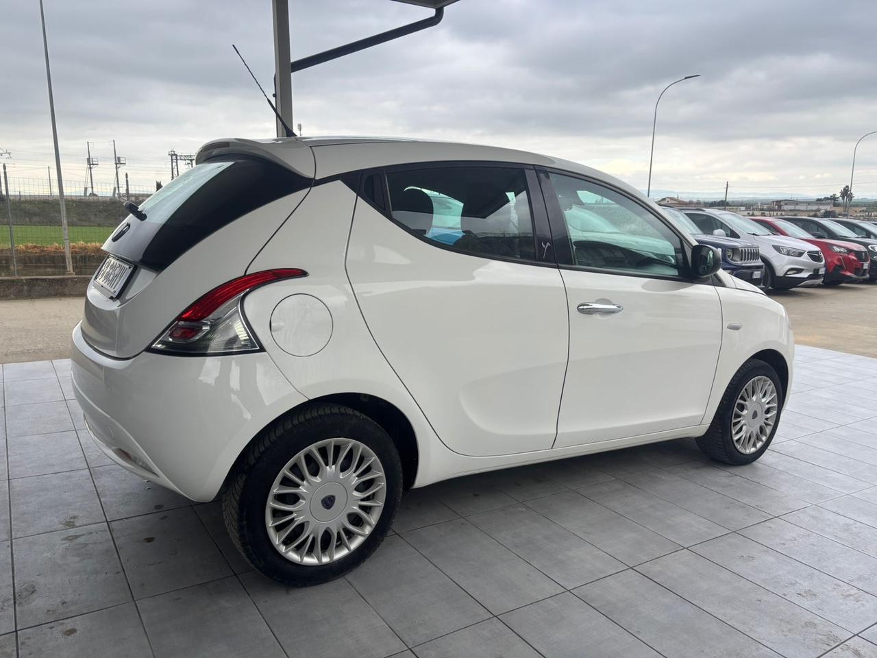 Lancia Ypsilon 1.2 69 CV 5 porte Silver