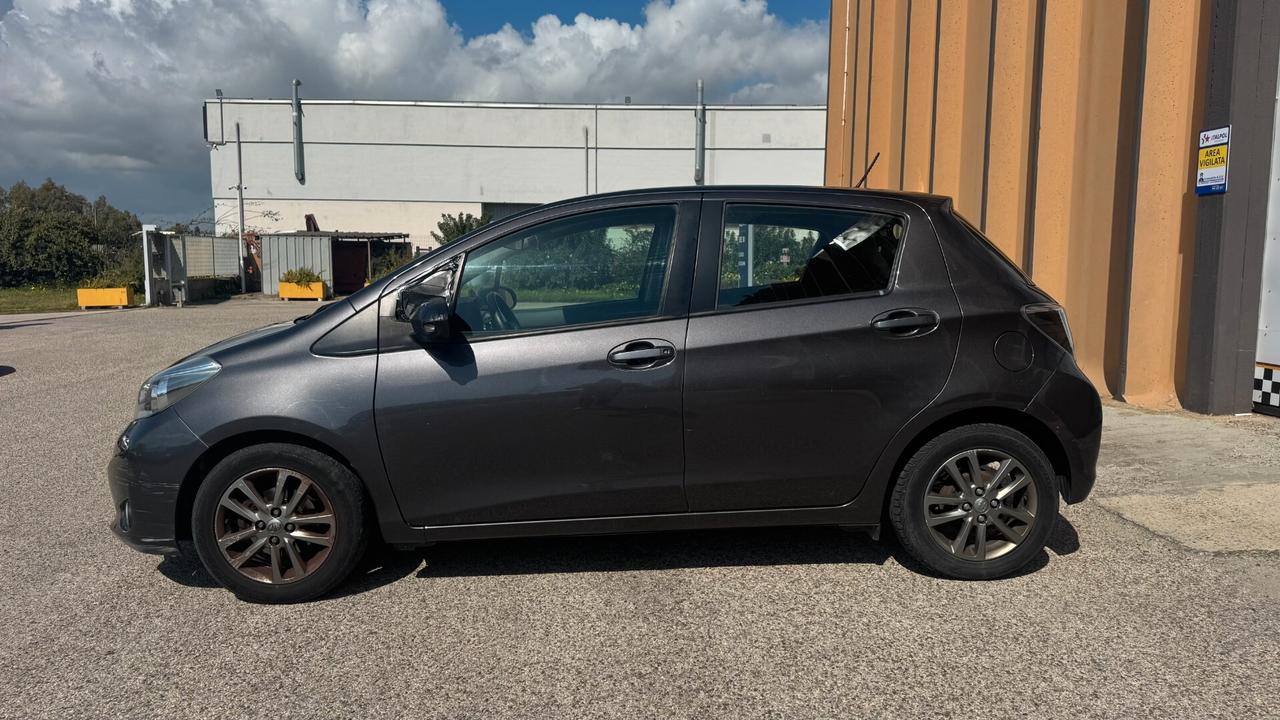 TOYOTA YARIS 1.0B 69CV - 2014