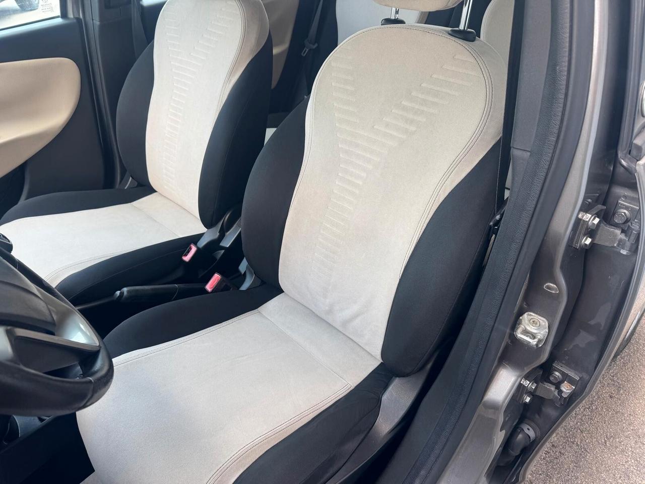 Lancia Ypsilon 0.9 TwinAir 85 CV 5 porte Metano Ecochic Elefantino