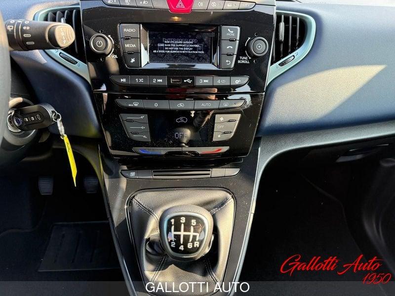 Lancia Ypsilon Ibrida ORO 1.0 70CV