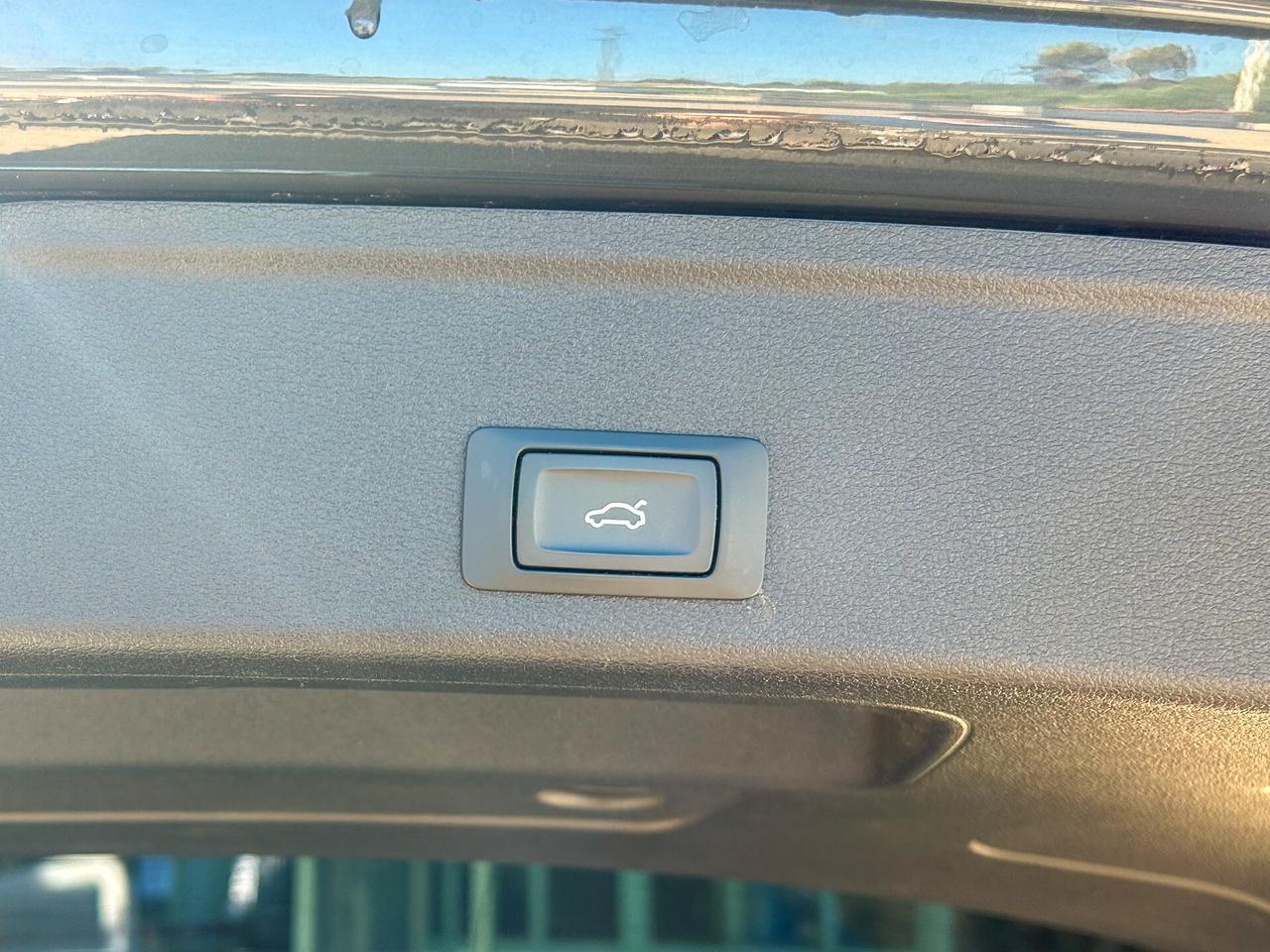 Audi A4 40 TDI S tronic S line edition