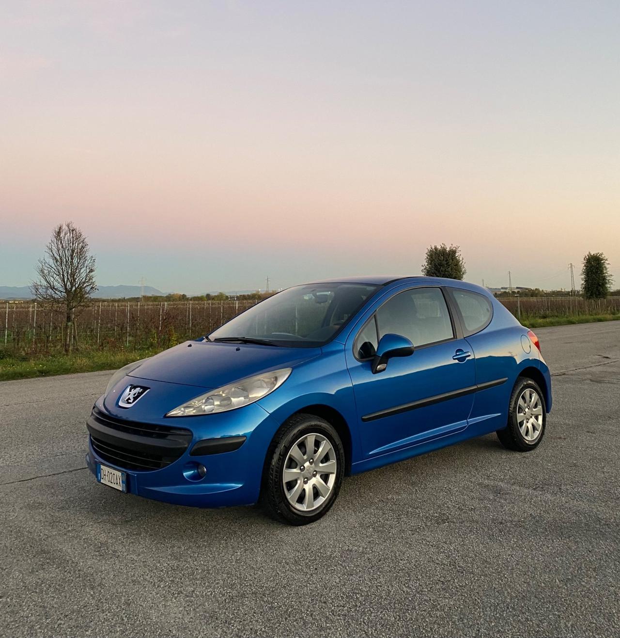 Peugeot 207 1.4 8V 75CV 3p. ONE Line