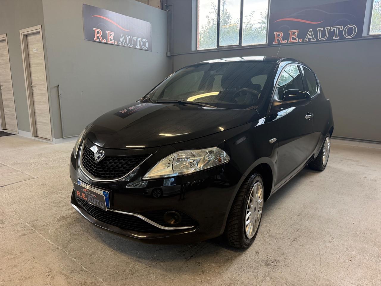 Lancia Ypsilon 0.9 TwinAir 85 CV 5 porte S&S DFN Gold