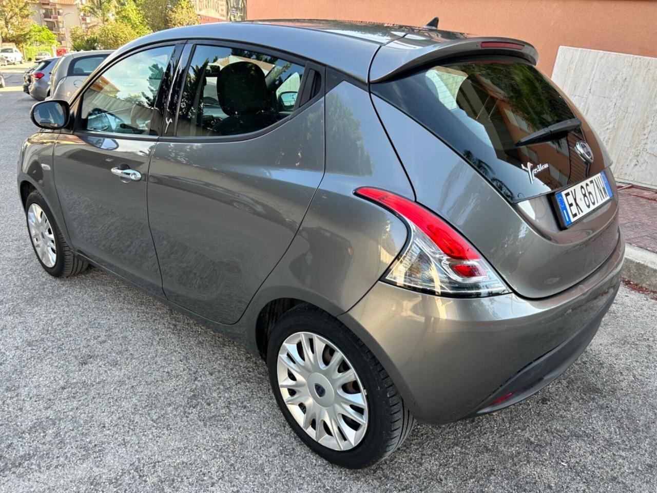 Lancia Ypsilon 1.2 69 CV IDEALE PER NEO PATENTATI