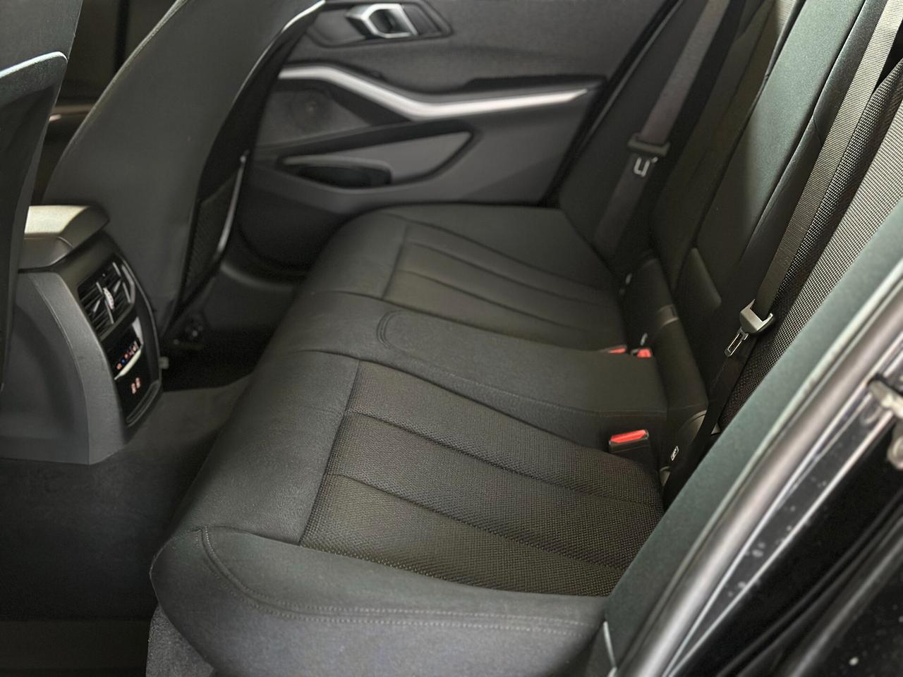 BMW 318 d Touring MHEV Business Advantage auto