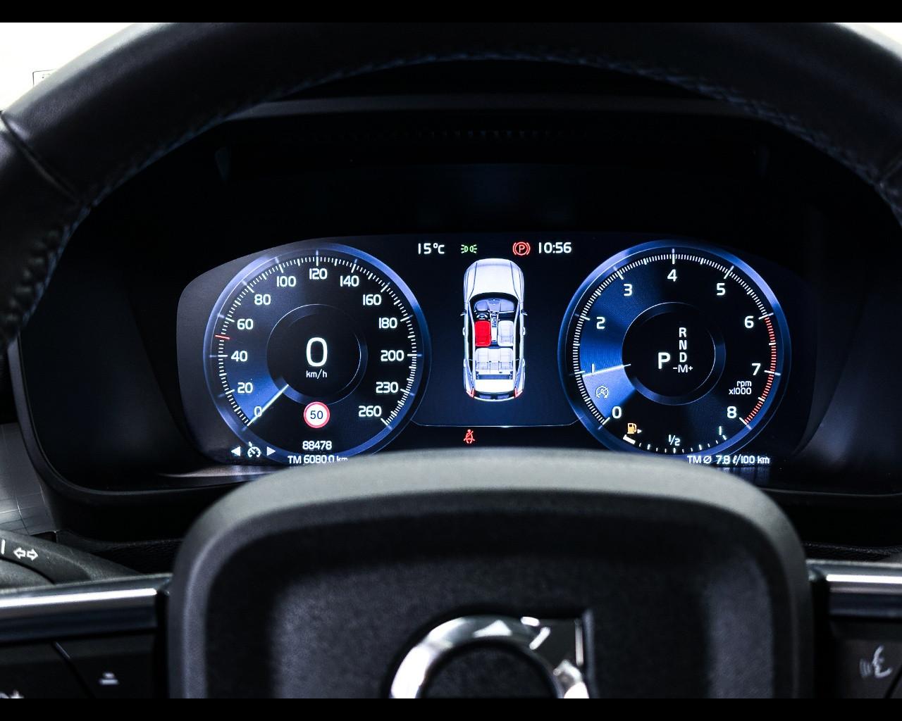 VOLVO XC40 (2017-->) - XC40 T2 Geartronic Momentum Pro N1