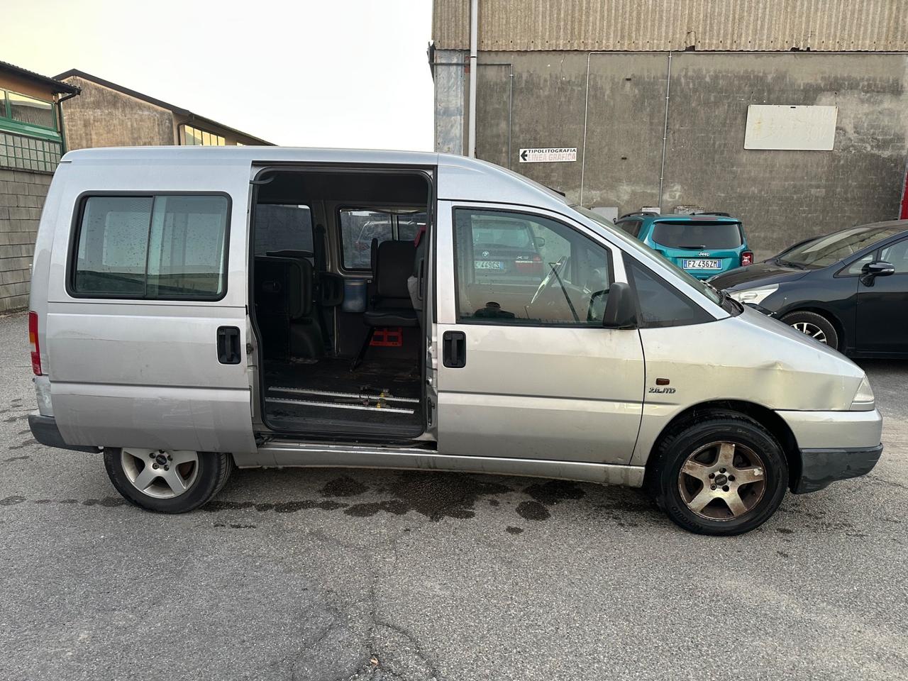 FIAT SCUDO CON SPONDA ELETTRICA TRASPORTI DISABILI