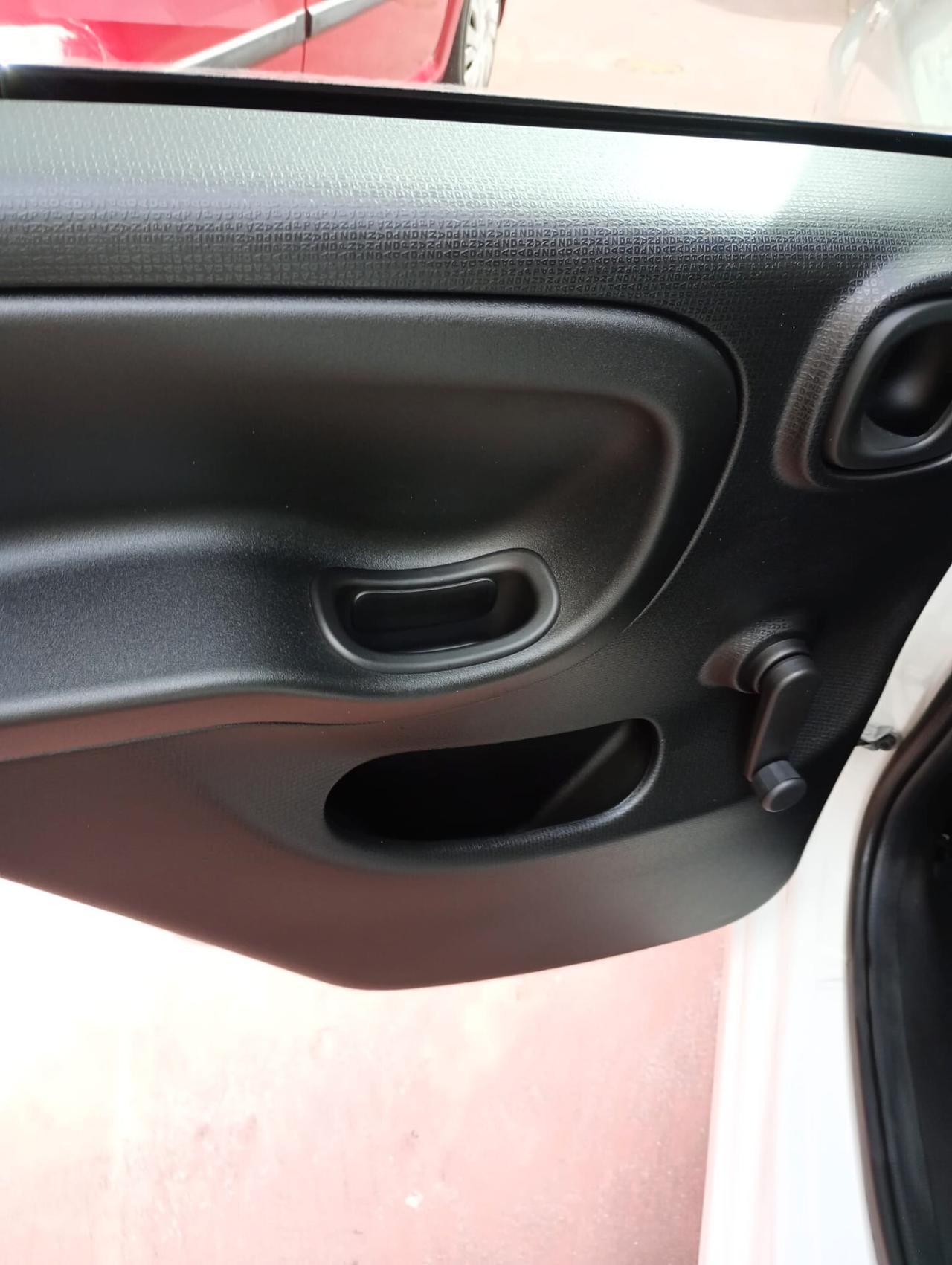 Fiat Panda 1.2 Lounge uconnect,pari al nuovo.