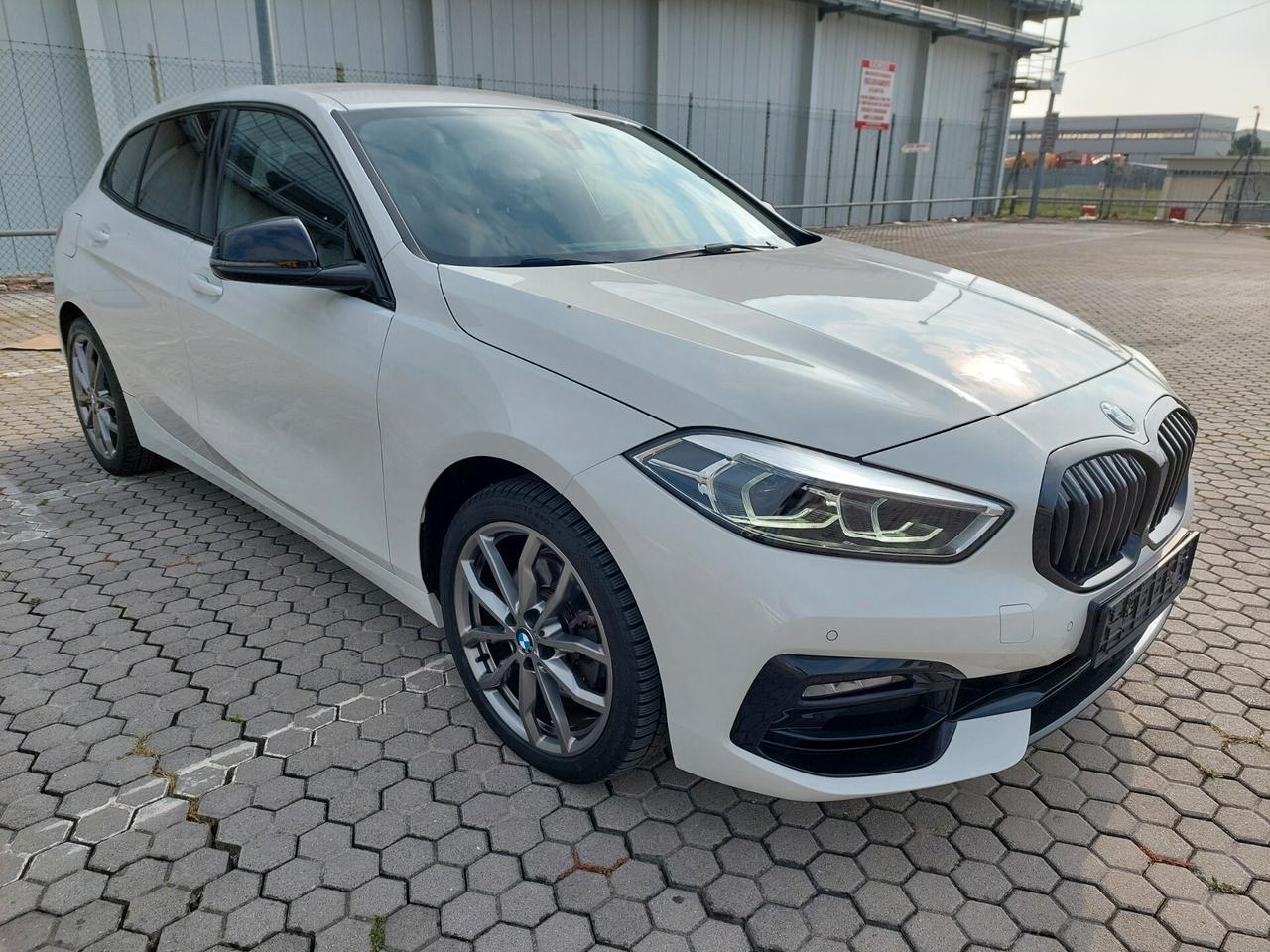 Bmw 118d MOD SPORT NAVI PELLE CERCHIO18 FARI LED