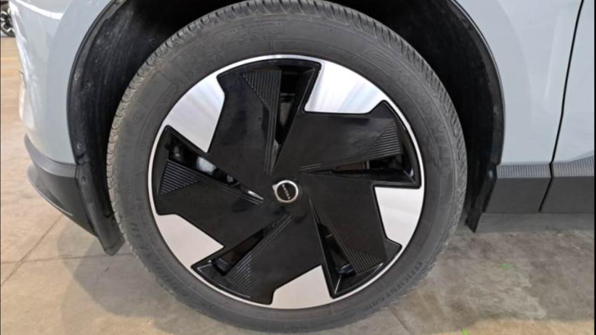 VOLVO Ex30 Single Motor Extended Range Rwd Plus