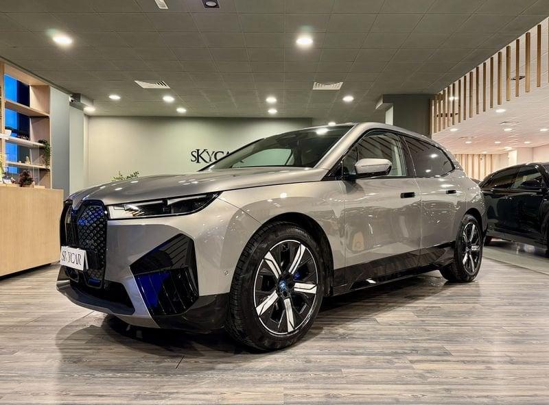BMW iX iX xDrive40 Pacchetto Sportivo