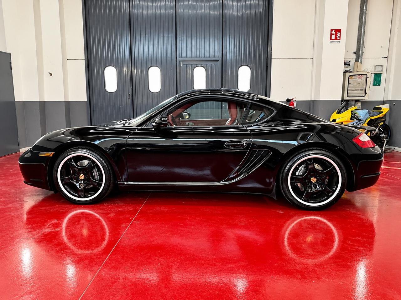 Porsche Cayman 2.7