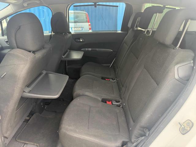 PEUGEOT 5008 1.6 HDi 115CV Allure senza nessun lavoro da fare