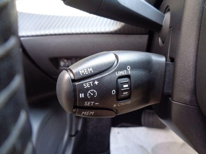 Peugeot 2008 motore elettrico 136 CV Allure Pack