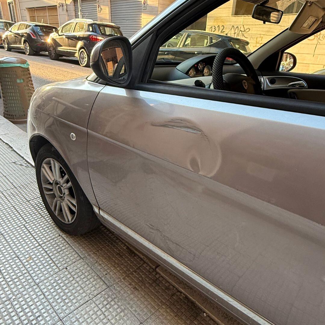 Lancia Ypsilon 1.3 MJT 75 CV