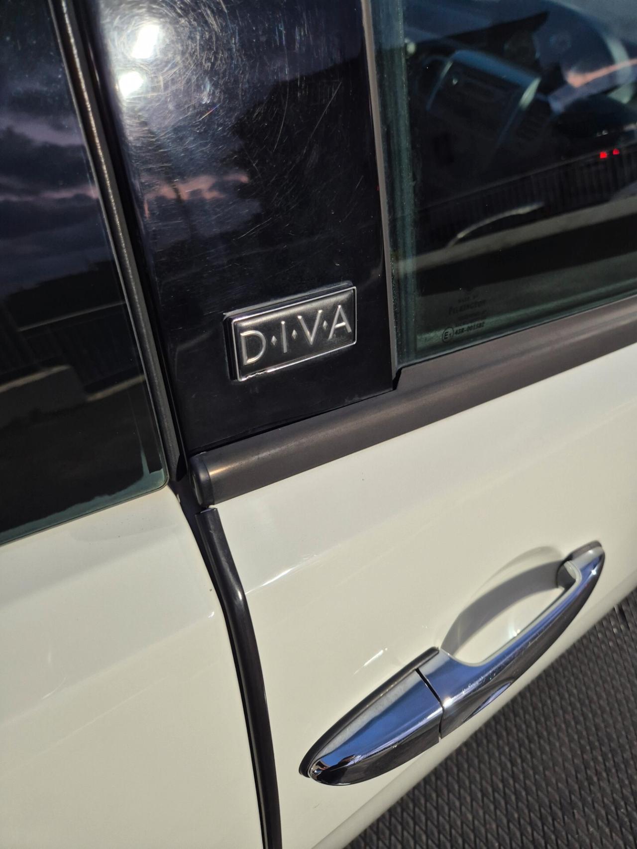 Lancia Ypsilon 1.3 MJT 75 CV DIVA