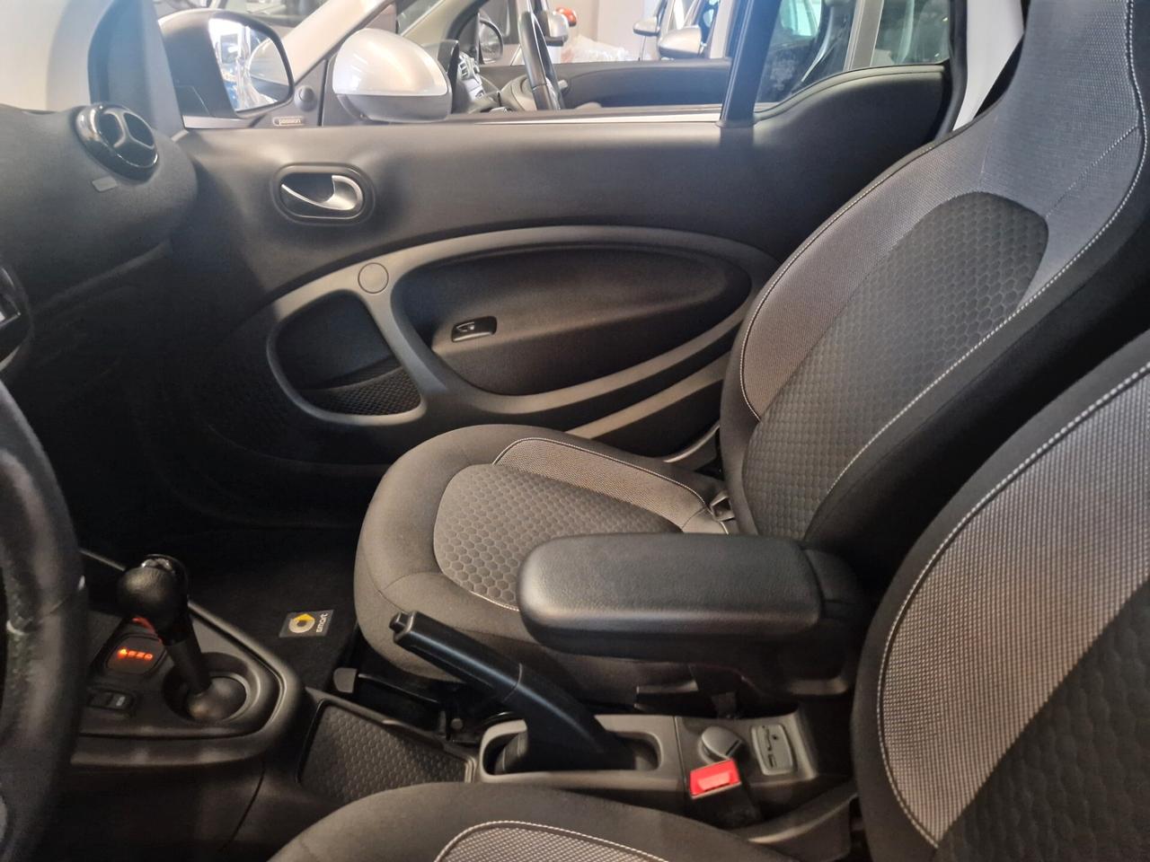 Smart ForTwo EQ full electric solo 32000km prezzo reale