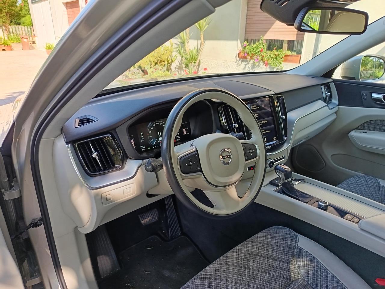 VOLVO XC60 D4 AWD Business ProMMo