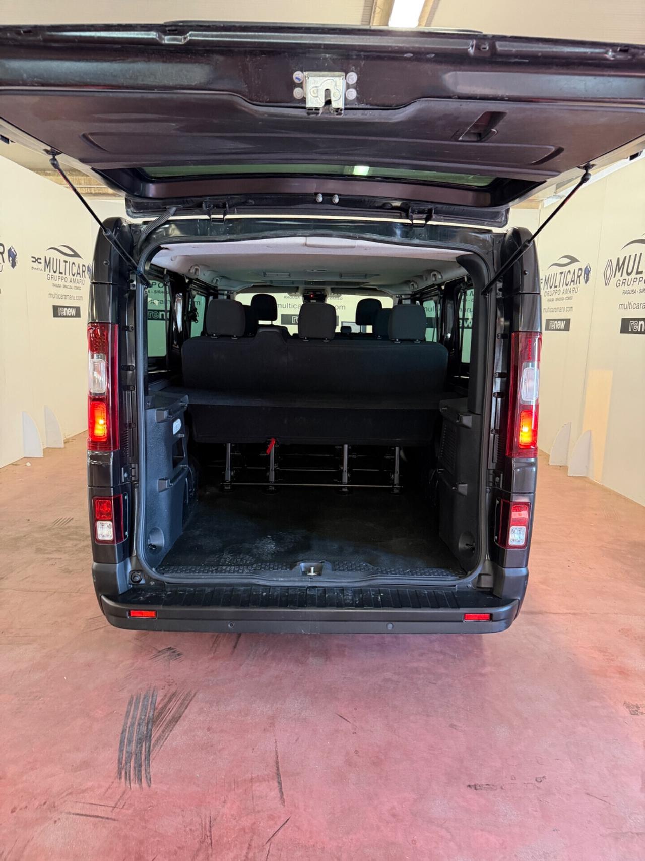 Renault Trafic passenger 9 Posti
