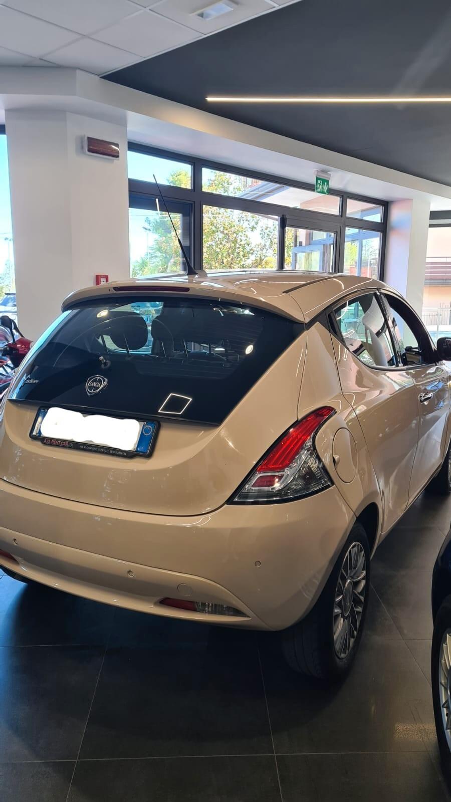 Lancia Ypsilon 1.2 69 CV 5 porte Gold