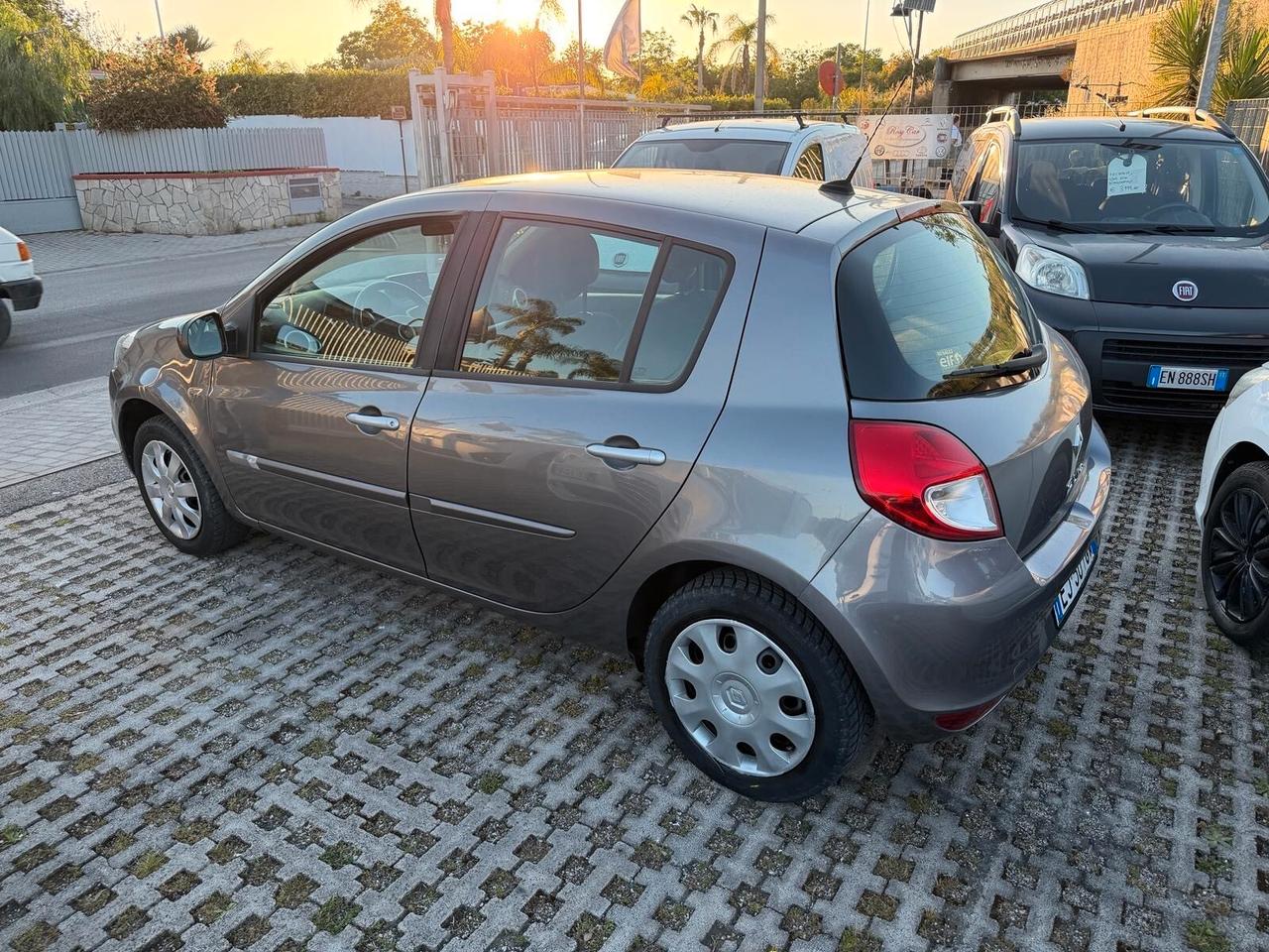 Renault Clio 1.2 16V 5 porte Dynamique-2012