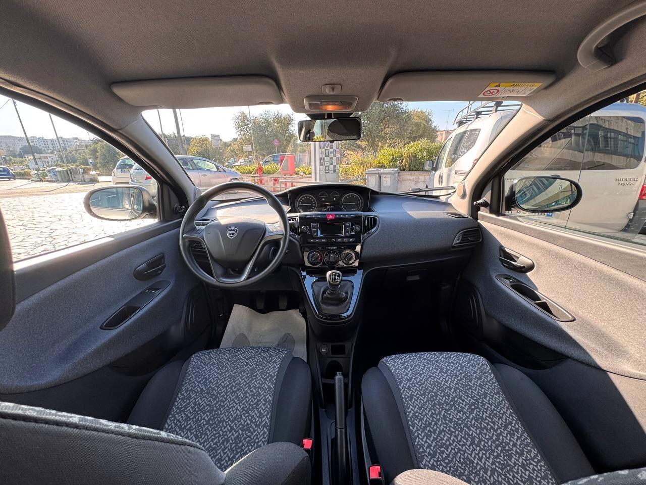 Lancia Ypsilon 1.0 FireFly 5 porte S&S Hybrid Ecochic Silver