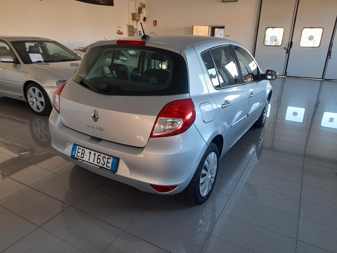 Renault Clio 1.2 16V 5 porte Dynamique