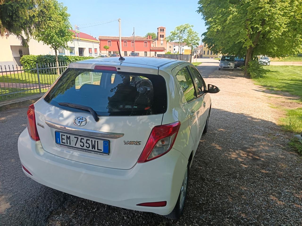 Toyota Yaris Lounge 2012 km originali!!!
