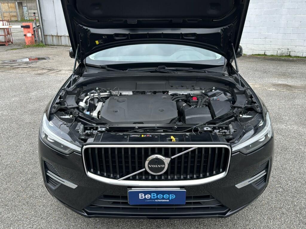 Volvo XC60 2.0 B4 Momentum Pro AWD Auto