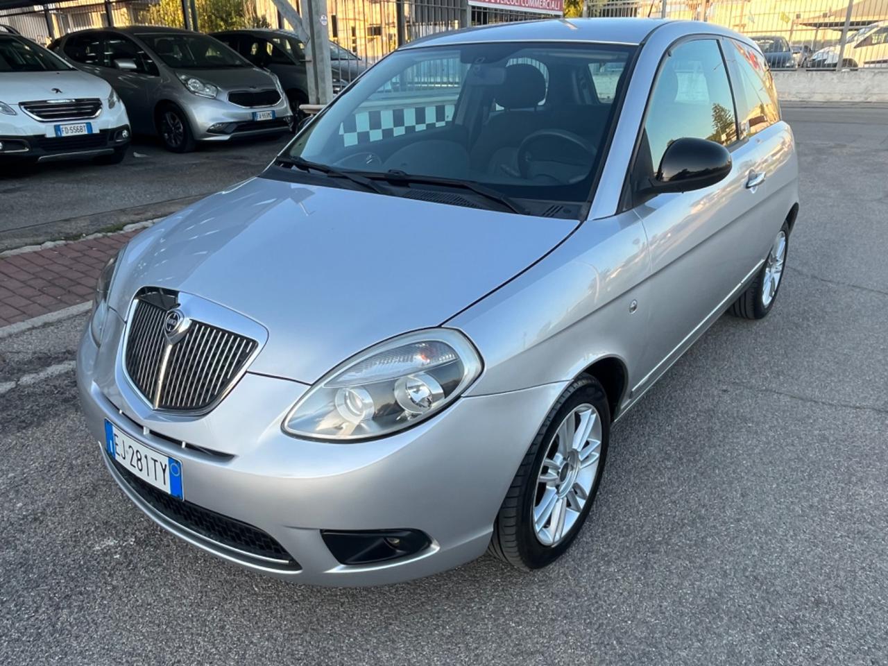 Lancia Ypsilon 1.2 69 CV Unyca - 2011