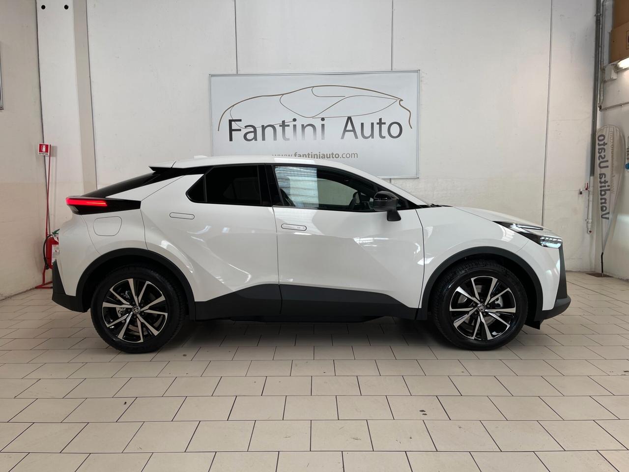 Toyota C-HR Trend 2.0 phev e-cvt-LEGGI SOTTO