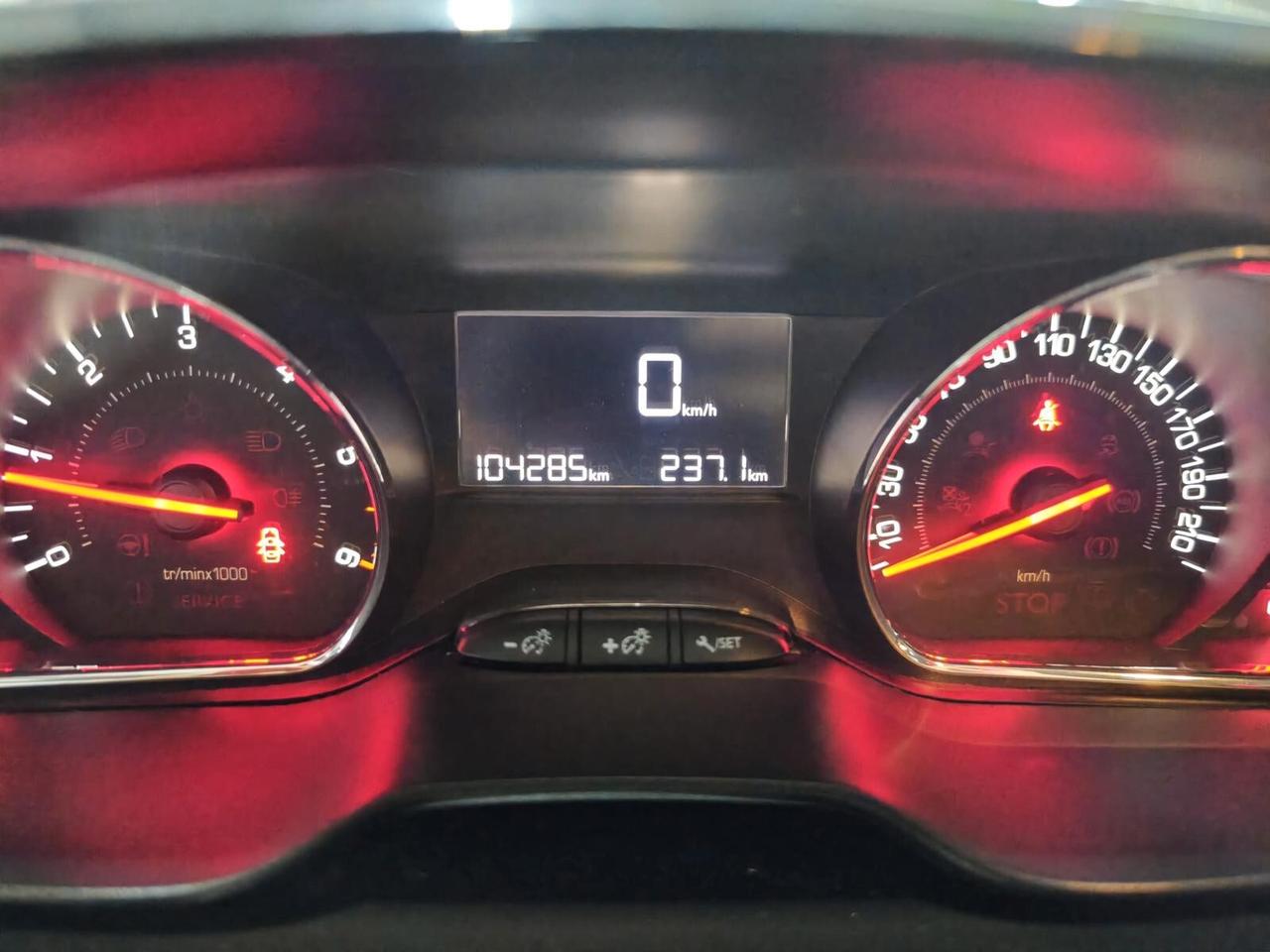 Peugeot 208 Diesel 5 Posti 100.000 Neopatentati