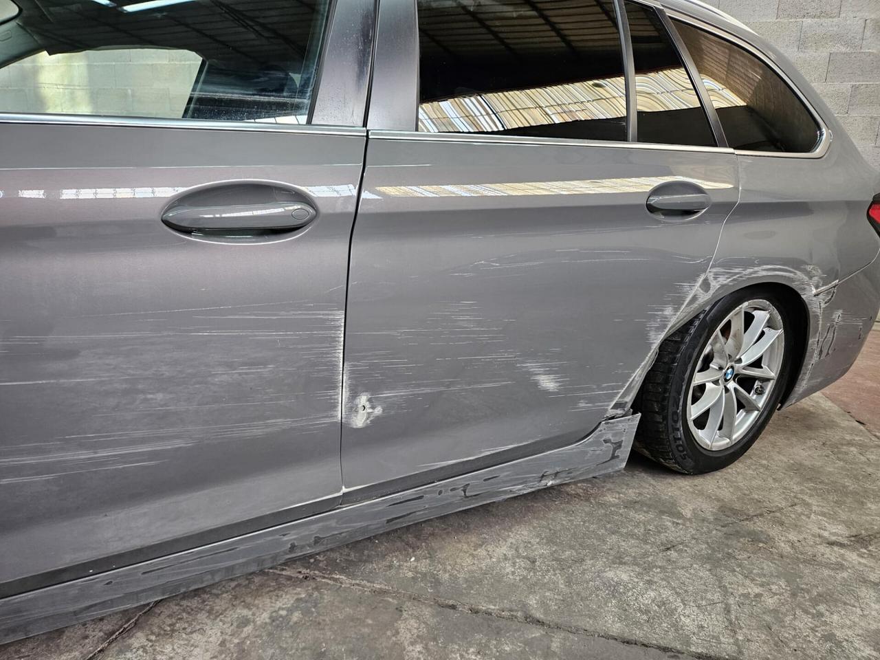 BMW 520 d Touring mhev 48V auto INCIDENTATA