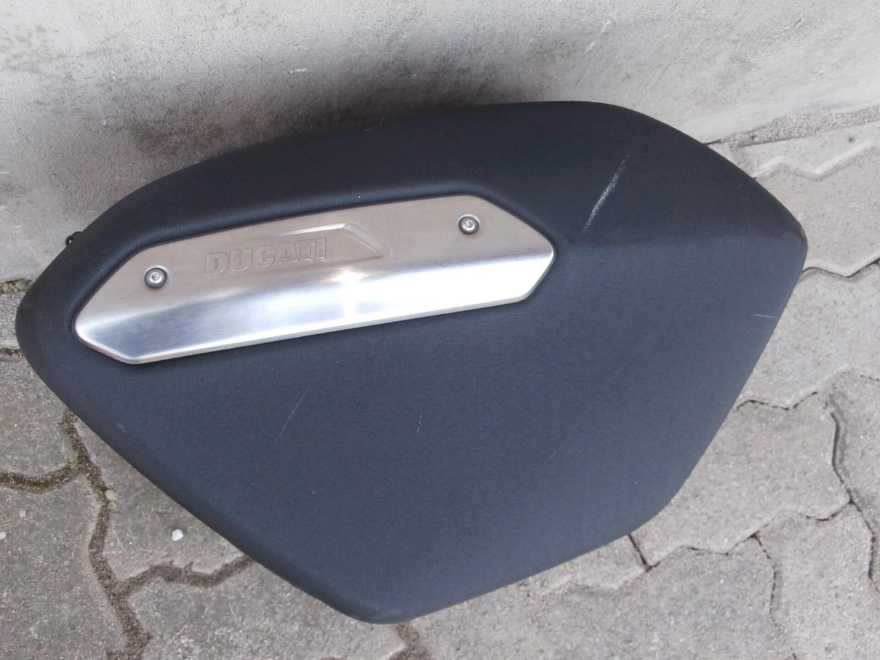 Ducati Hypermotard 939 del 2019 passaggio incluso, tagliando e garanzia